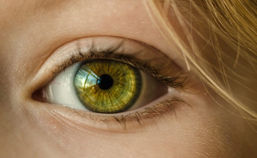 Oczy to ekstrawagancki organ. To naturalnie dzięki nim spostrzegamy.